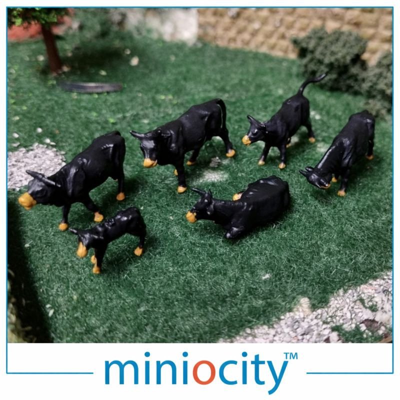 076-508 Black Cows (Pack of 6) OO Gauge 1:76 scale Figures